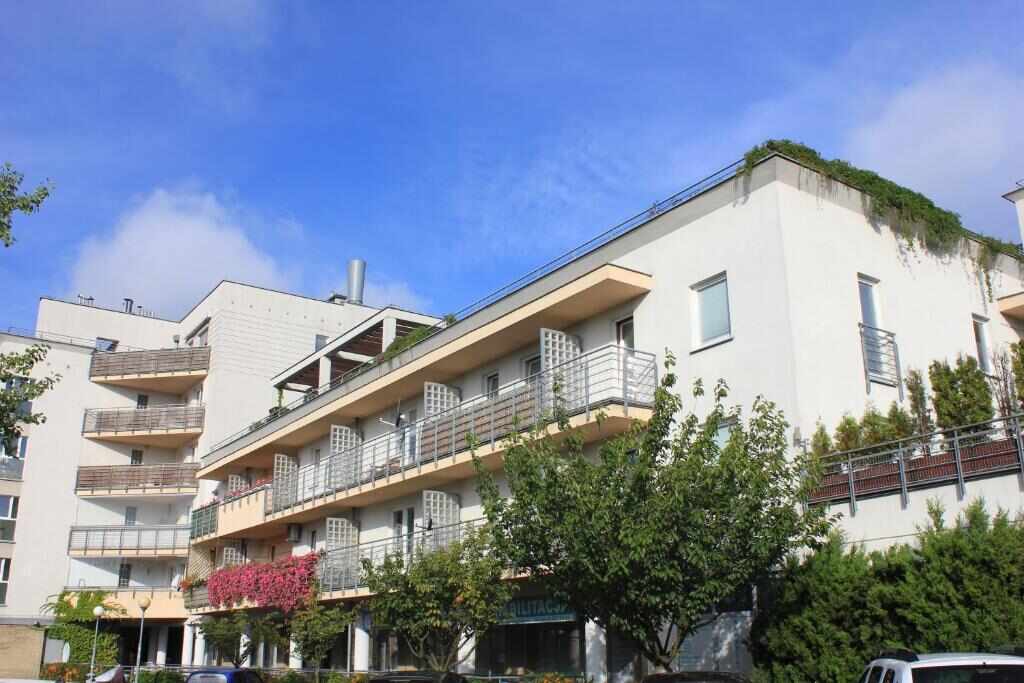 Kolorowa Guest Rooms building in Warsaw Ursus